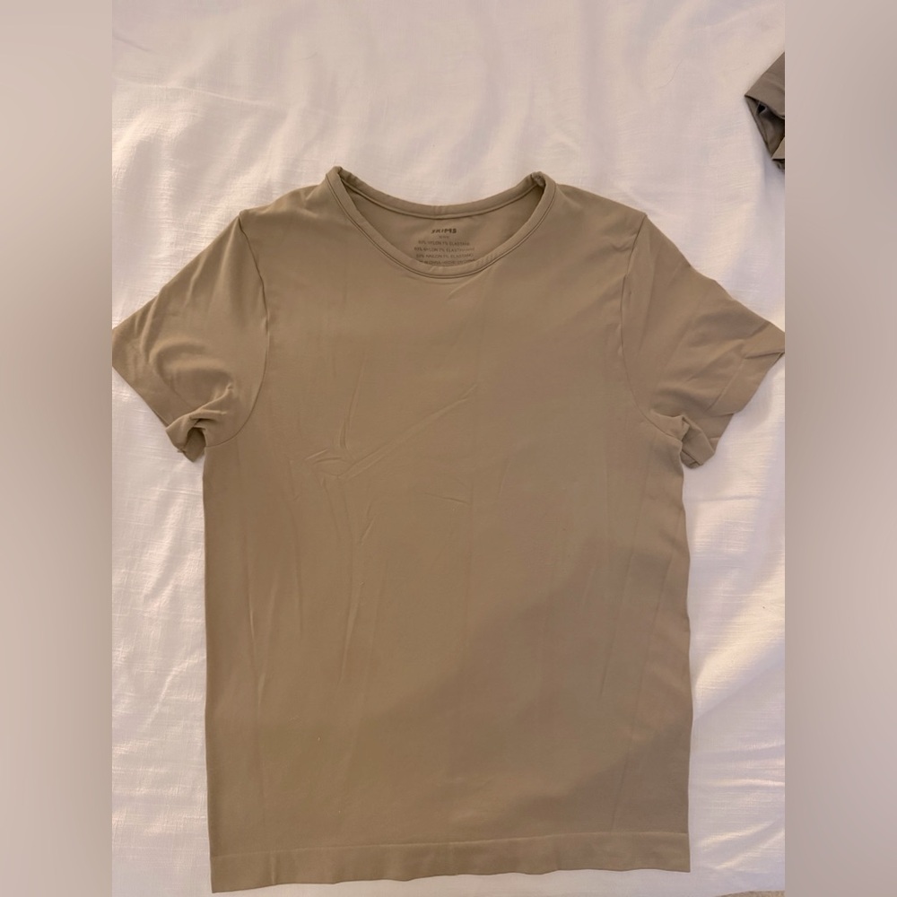 Skims soft smoothing t shirt size M